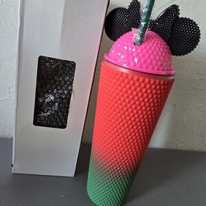 Minnie‎ Cup